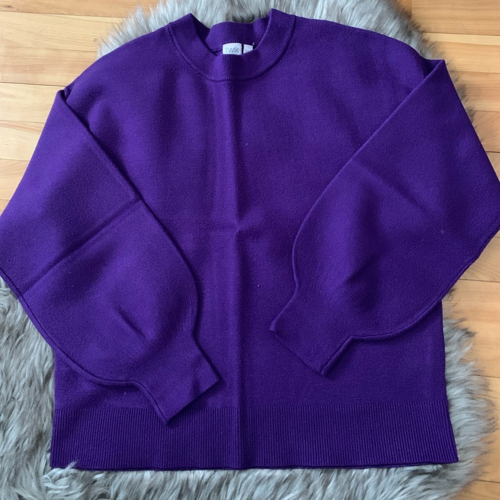 (Free) NWOT Twik sweater size XS